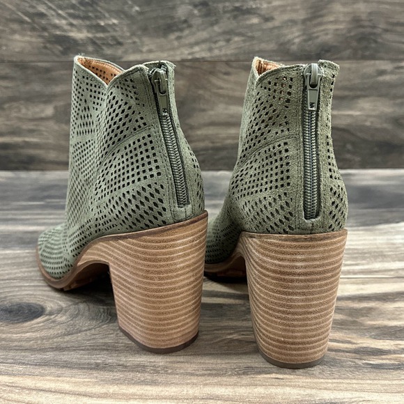 NIB Lucky Brand Vacob 9M Open Toe Perforated Block Heel Ankle Bootie Olive Suede - Picture 6 of 13